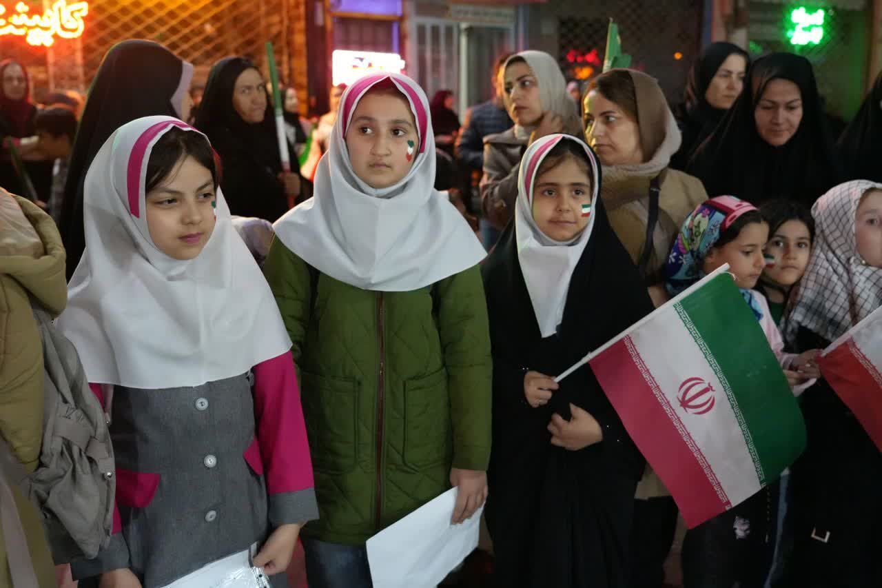 اجتماع بزرگ ریحانه‌های فاطمی در گرامیداشت شهدای میناب