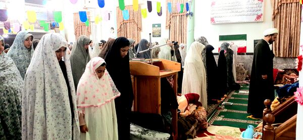مراسم اعتکاف مادر دختری در مسجد صاحب الزمان آشخانه
