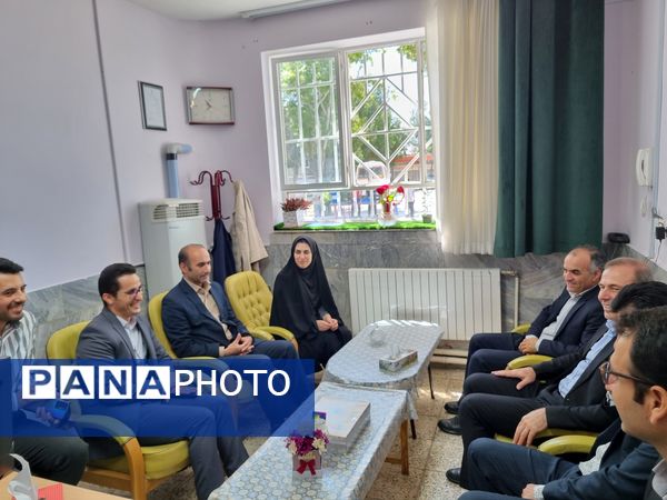 تقدیر از معلمان دبیرستان نمونه دولتی پژوهش آشخانه