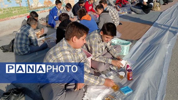 صبحانه سلامت در دبیرستان نمونه دولتی شهید حاج قاسم سلیمانی