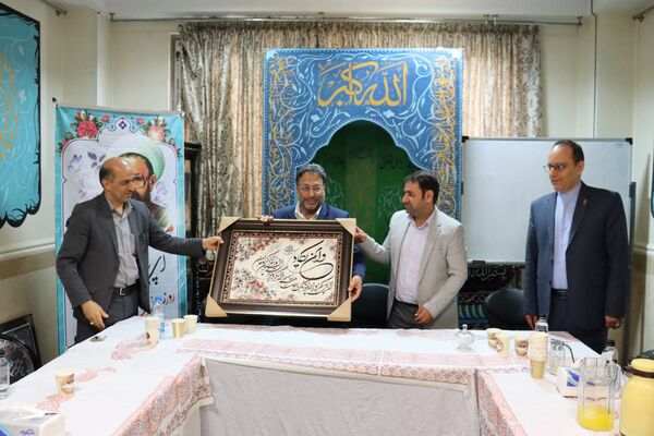 زنگ سپاس معلم در هنرستان احمدی روشن منطقه ۱۴ تهران با حضور وزیر نیرو نواخته شد