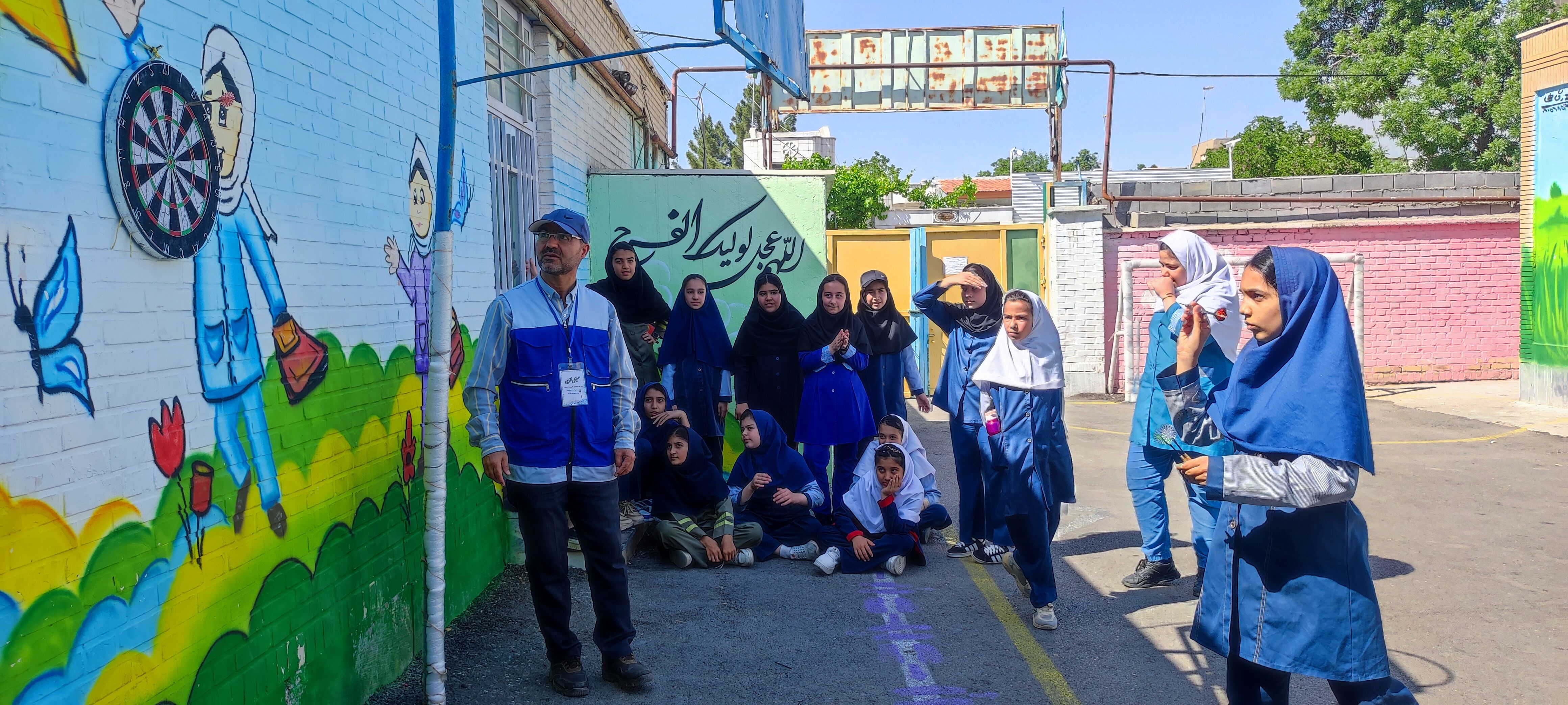 برگزاری مسابقات دارت در مدرسه شهید احمد خاقانی شیروان