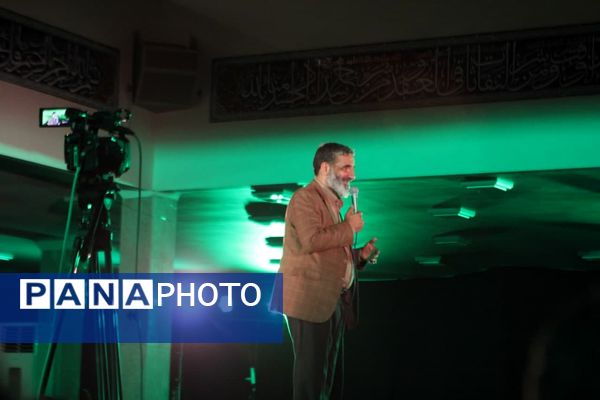 اجتماع «عاشقان بی‌نشان» در کاشان؛ روایت تصویر از شب ادای احترام به شهدا