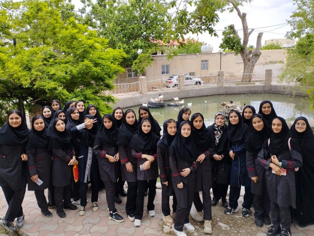 دانش‌آموزان دبیرستان میعاد قم از مکان‌های دیدنی شهر کهک بازدید کردند