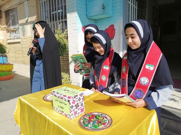 سه شنبه‌های مهدوی در دبستان ناهید نخودی 