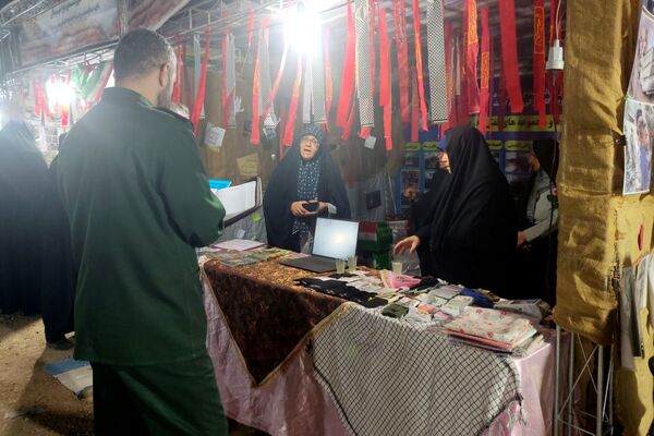 نمایشگاهی برا آشنایی با شهیدان