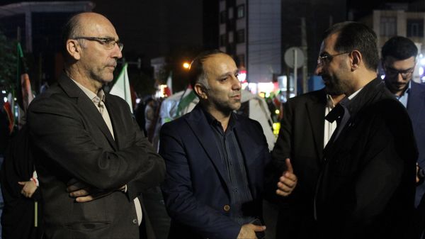 بازدید قائم‌مقام سازمان دانش‌آموزی از غرفه شهدای دانش‌آموز ورامین