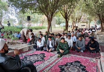 طنین نوای دعای عرفه در جوار مزار شهدای گمنام رودبار جنوب