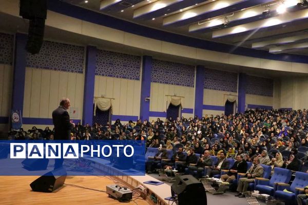 همایش راهکارهای اختلالات یادگیری دانش آموزان در نجف آباد 