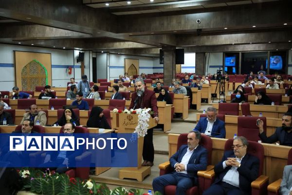 نشست صمیمی مدیران رسانه با استاندار قم