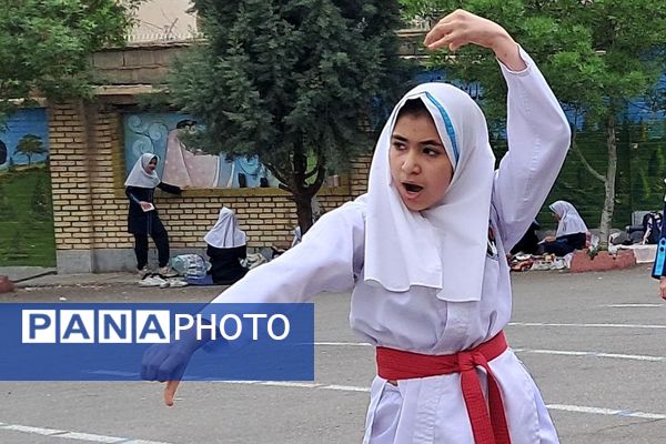هنرنمایی دانش آموزان  مدرسه خواهران بابایی در روز دختر