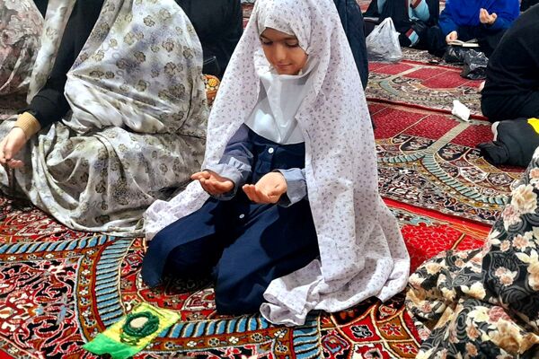 نماز عبادی جمعه این هفته با حضور پرشور مردم مؤمن و ولایت‌مدار ورامین 