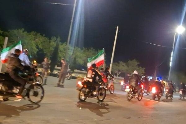حرکت کاروان خودرویی و موتوری بیعت با رهبر انقلاب در شهر آوه