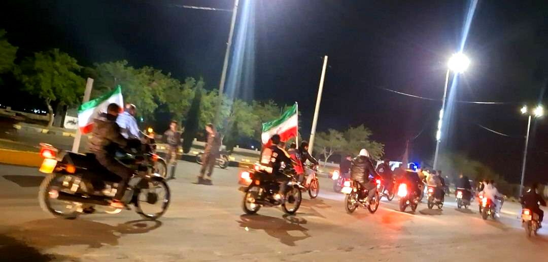 حرکت کاروان خودرویی و موتوری بیعت با رهبر انقلاب در شهر آوه