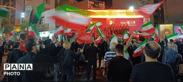 سفره حضرت رقیه(س) دل‌های عشاق را در میدان جمهوری گردهم آورد