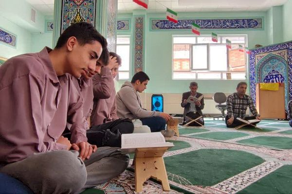 محفل انس با قرآن در مدارس رودهن به یاد سیدحسن نصرالله 