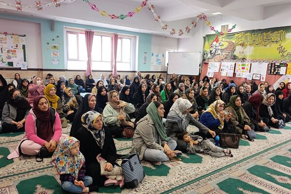 حضور دانش‌آموزان مدارس ناحیه دو شهرری در جشن ولادت حضرت فاطمه (س)