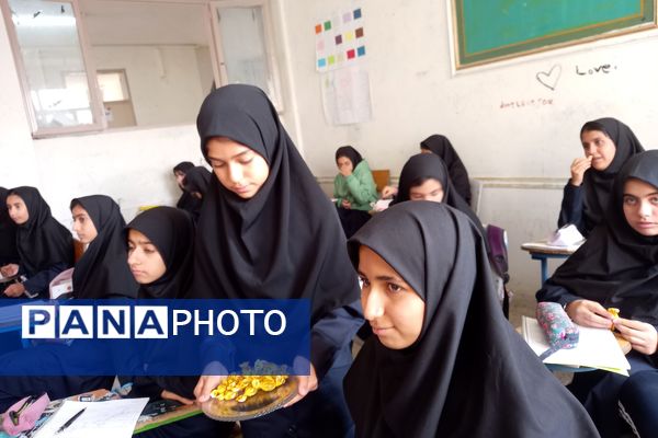 جشن ولادت امام حسن عسکری(ع) در دبیرستان شاهد فیض