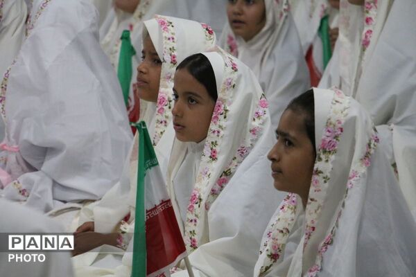 طنین بندگی در جشن تکلیف دانش‌آموزان دختر شهرستان قرچک