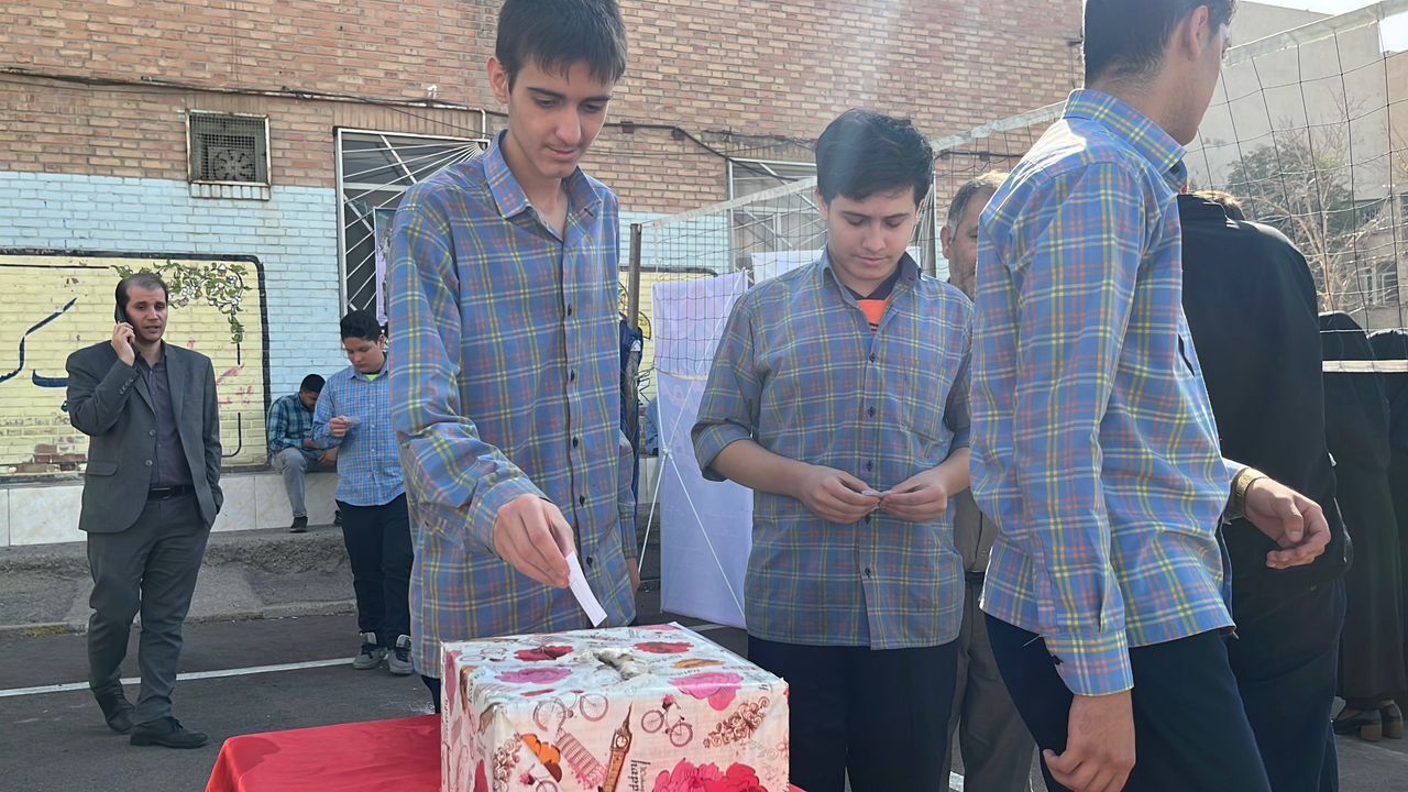 برگزاری انتخابات انجمن‌های ورزشی با حضور مسئولان آموزش و پرورش منطقه۱۵