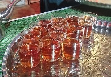 فعالیت چایخانه حضرت زهرا س در مسجد جامع نیشابور 