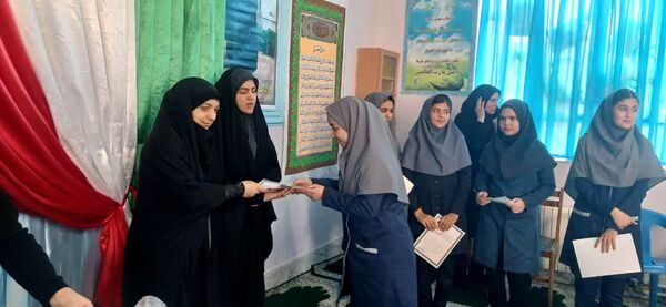 تقدیر از دانش‌آموزان برتر آموزشگاه فدک فاروج 