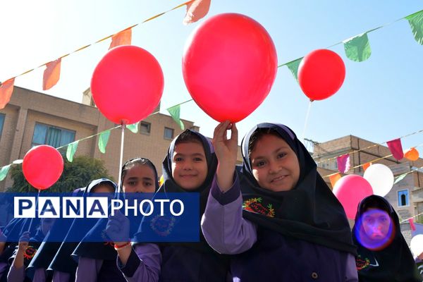 جشن میلاد حضرت زینب(س) با حضور مادران پرستار در دبستان علویان بهارستان‌دو
