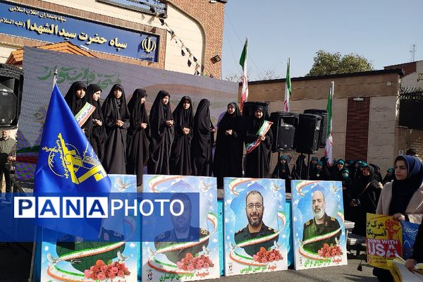 اجتماع عظیم دانش آموزان ناحیه دو شهرری به مناسبت یوم الله ۱۳ آبان در میدان نماز