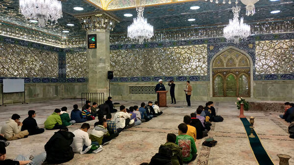 آیین جشن تکلیف دانش‌آموزان دبیرستان شهید غفاری قم