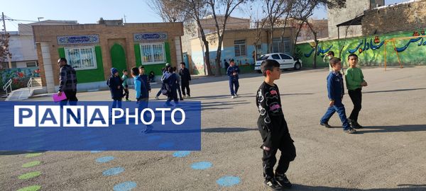 برگزاری مسابقات طناب کشی در مدرسه مبین شهرستان شیروان