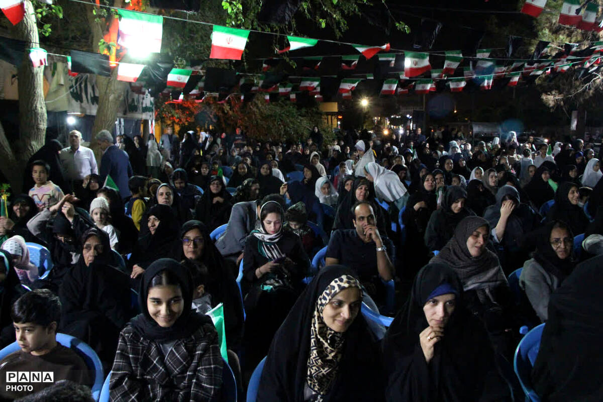 جشن روز دختر در ورودی باغ دولت آباد یزد