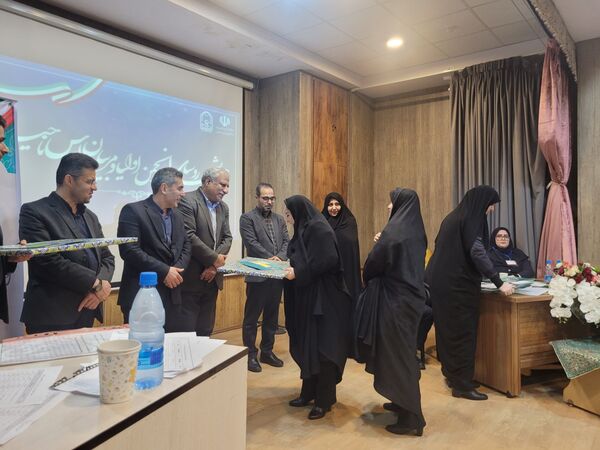 جلسه روسای انجمن مدارس ناحیه سه در دبستان مصلی‌نژاد حضرت زینب(س) 