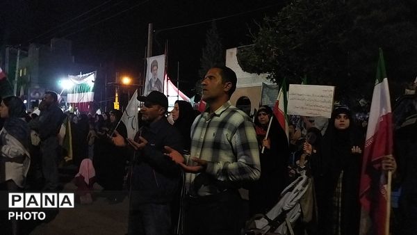 زمزمه های دعا در بلوار فضل نیشابور 