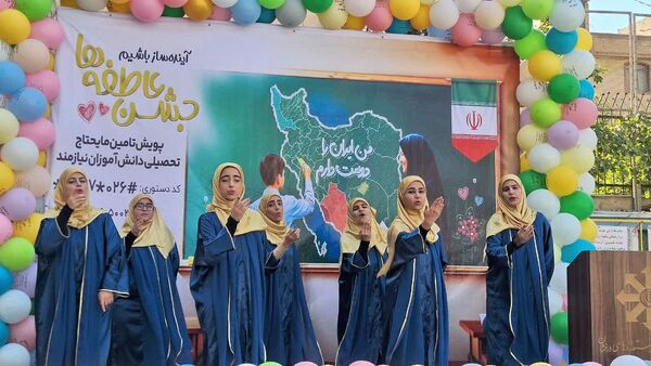 آیین متمرکز استانی جشن عاطفه‌ها‌ در دبیرستان فرزانگان یک ناحیه یک کرج 