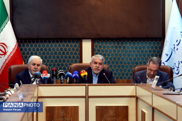 نشست خبری وزیر میراث فرهنگی، گردشگری و صنایع دستی و معاونان وزارتخانه با اصحاب رسانه