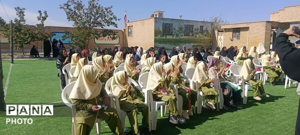 جشن شکوفه‌ها در مدرسه جهاد جعفریه قم 