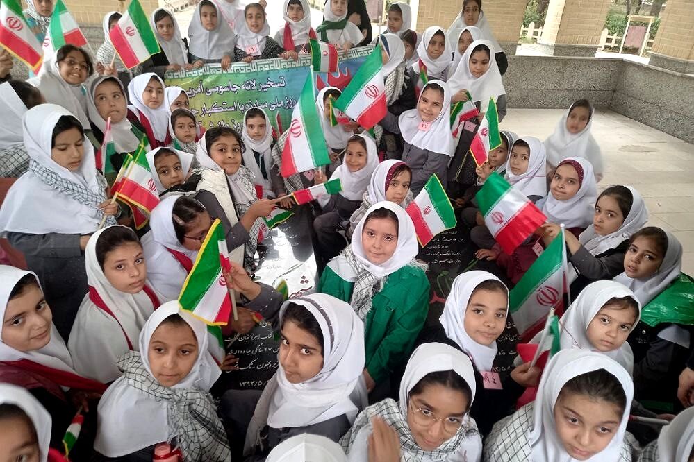راهپیمایی ۱۳ آبان در شهر قیامدشت ری یک