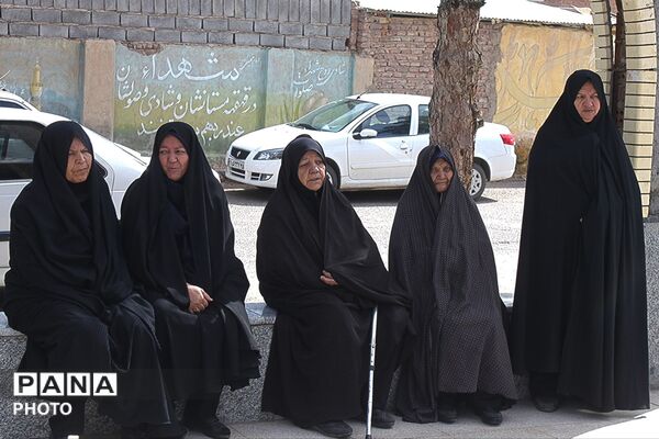 غبارروبی قبور مطهر شهدای دهزیار