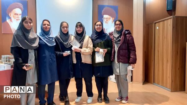 تقدیر از دانش آموزان برتر آموزشی وتربیتی دردبیرستان دوره اول آرمینه مصلی نژاد ناحیه ۶