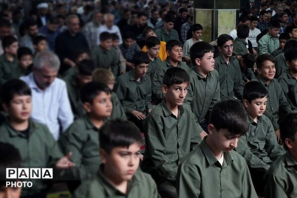 دانش‌آموزان بهارستان؛ جلوه‌گر پیوند مدرسه با معنویت در نماز جمعه