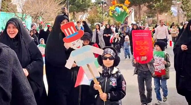 راهپیمایی 22 بهمن در شهر کهک قم