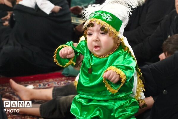 حضور مادران و نوزادان شش ماهه در همایش شیرخوارگان حسینی