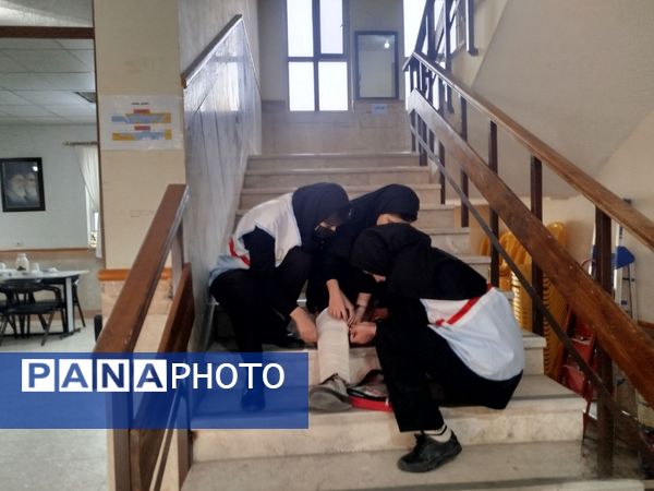 مانور سراسری زلزله در دبیرستان اعطایی ناحیه ۳ مشهد