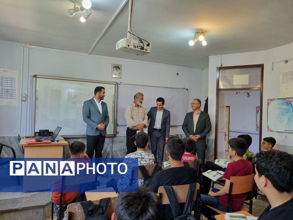 بازدید مسئولان آموزش و پرورش از مدارس سطح شهر سملقان به‌مناسبت هفته معلم