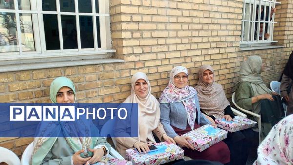 جشن روز معلم دبیرستان شهیده محبوبه دانش 