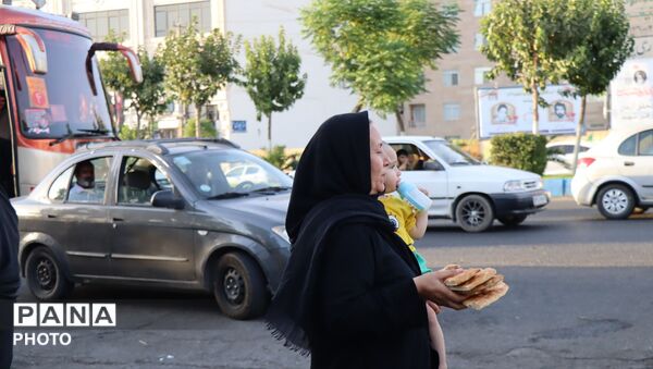 خدمت به زائران آقای شهید ایران 