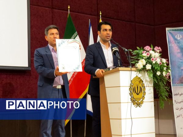 آیین تجلیل از معلمان نمونه استانی در بجنورد