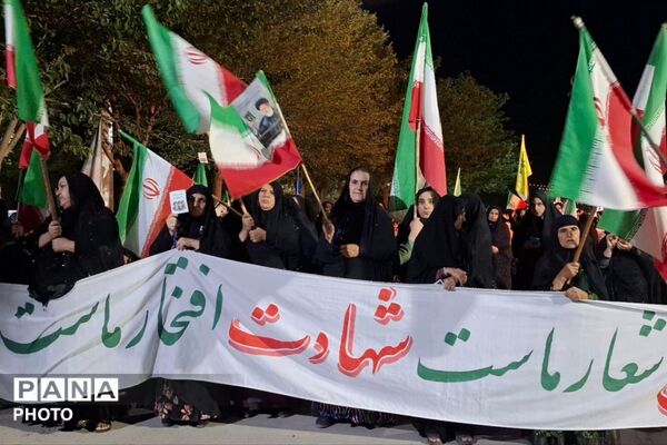 طوفان مردم لردگان در میدان؛ لبیک به ندای ولایت