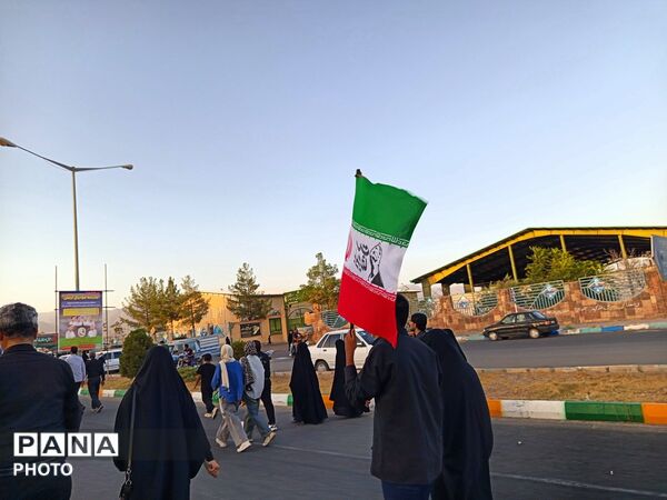 قدم های اربعین، این بار به عشق ایران