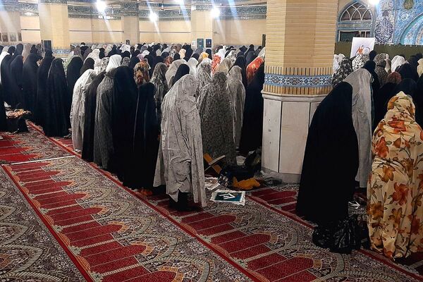 نماز عبادی جمعه این هفته با حضور پرشور مردم مؤمن و ولایت‌مدار ورامین 